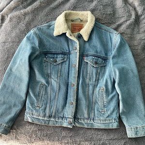 COPY - Levi’s Sherpa denim jacket size medium. Super warm and comfy! Only worn …